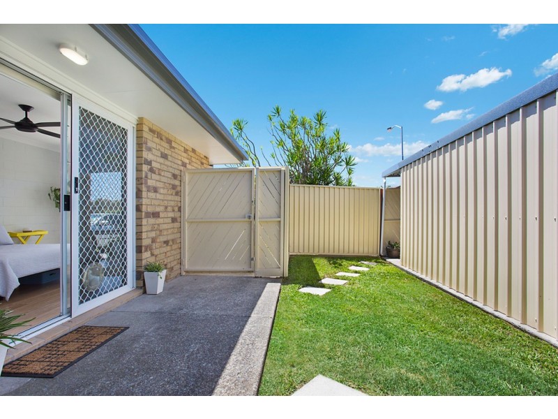 2/20 Bluemoon Close, Burleigh Waters QLD 4220