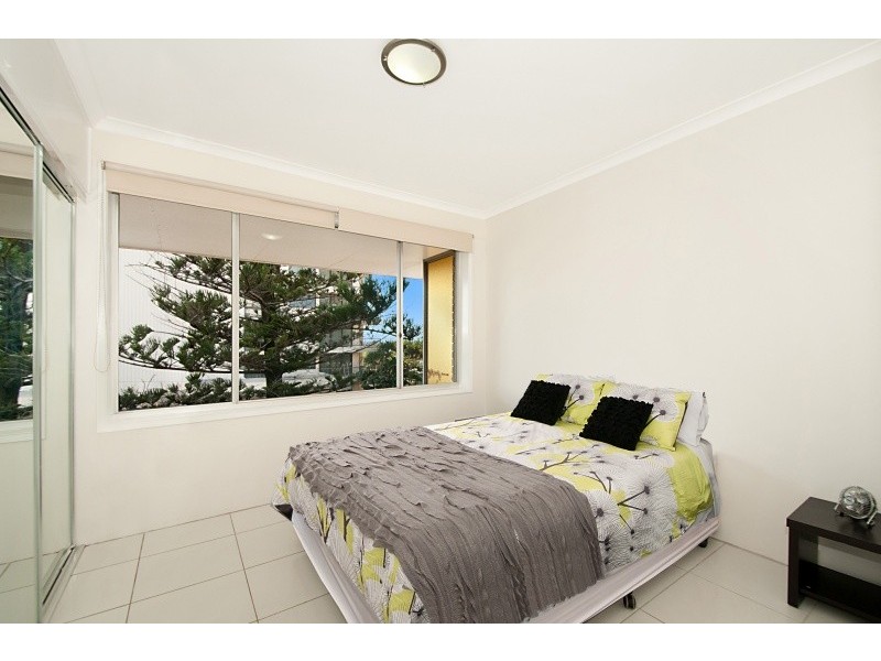 7/2 Britannia Avenue, Broadbeach QLD 4218