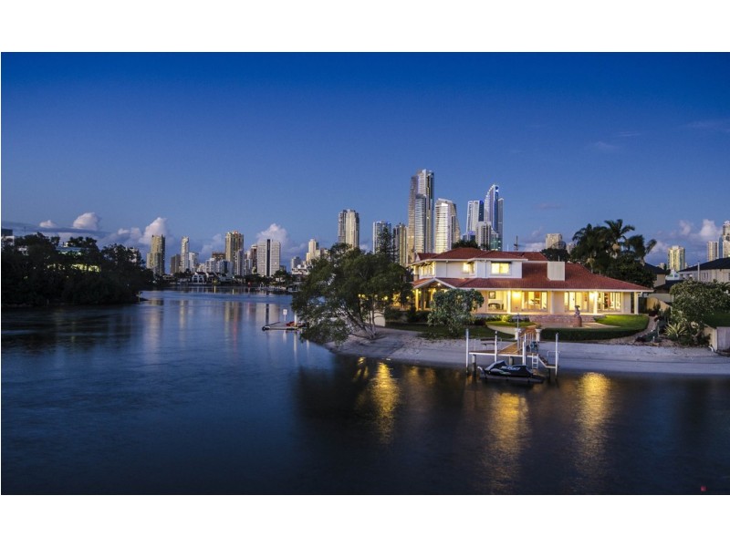 74-76 The Promenade, Isle Of Capri QLD 4217