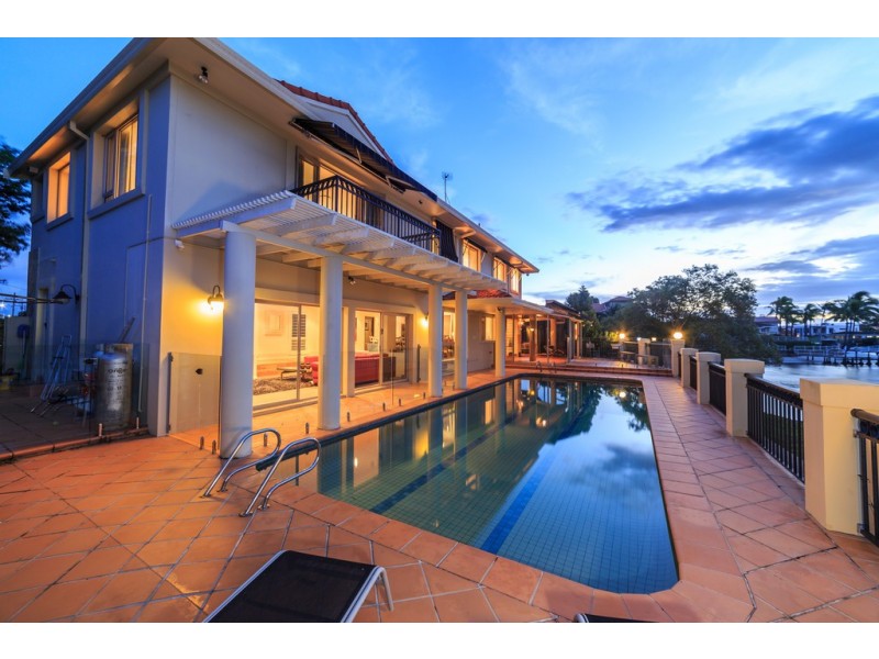74-76 The Promenade, Isle Of Capri QLD 4217