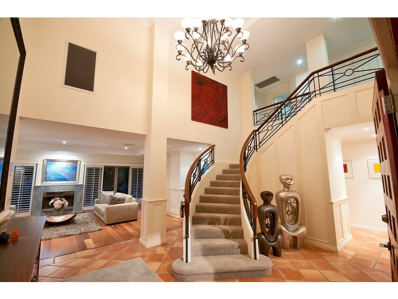 74-76 The Promenade, Isle Of Capri QLD 4217