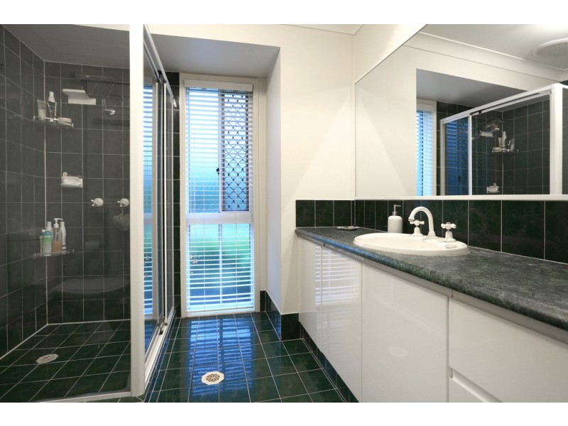 135 Camberwell Circuit, Robina QLD 4226