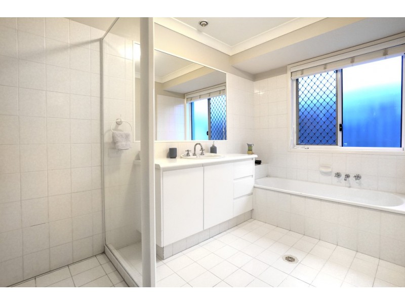 135 Camberwell Circuit, Robina QLD 4226
