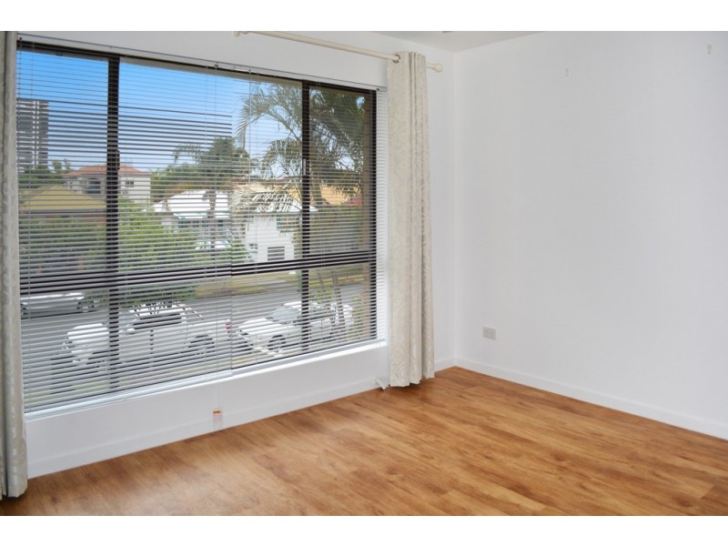 4/35 Chelsea Avenue, Broadbeach QLD 4218