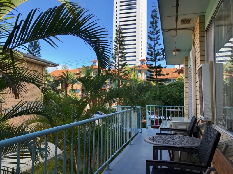 3/23 Anne Ave, Broadbeach QLD 4218