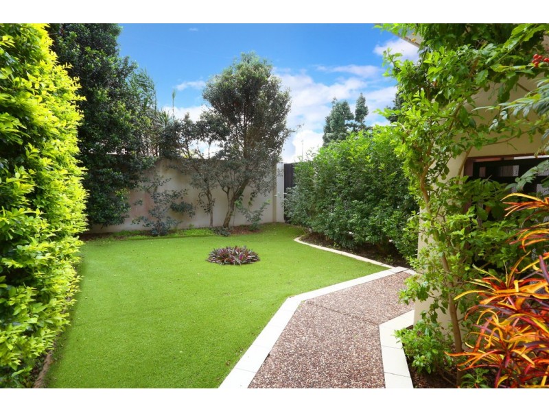 1/5 Miami Key, Broadbeach Waters QLD 4218