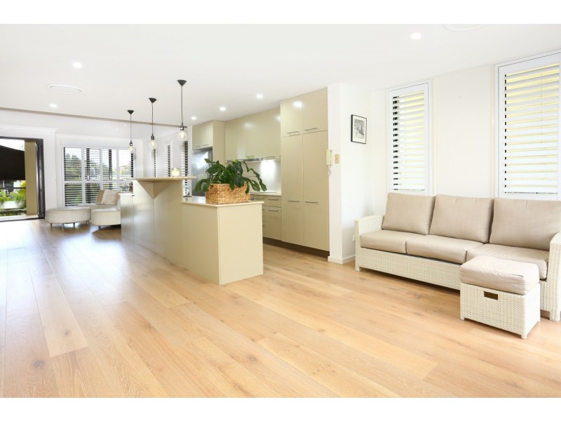 1/5 Miami Key, Broadbeach Waters QLD 4218