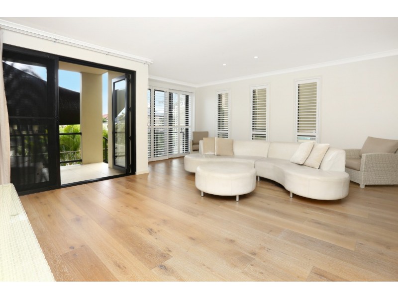 1/5 Miami Key, Broadbeach Waters QLD 4218