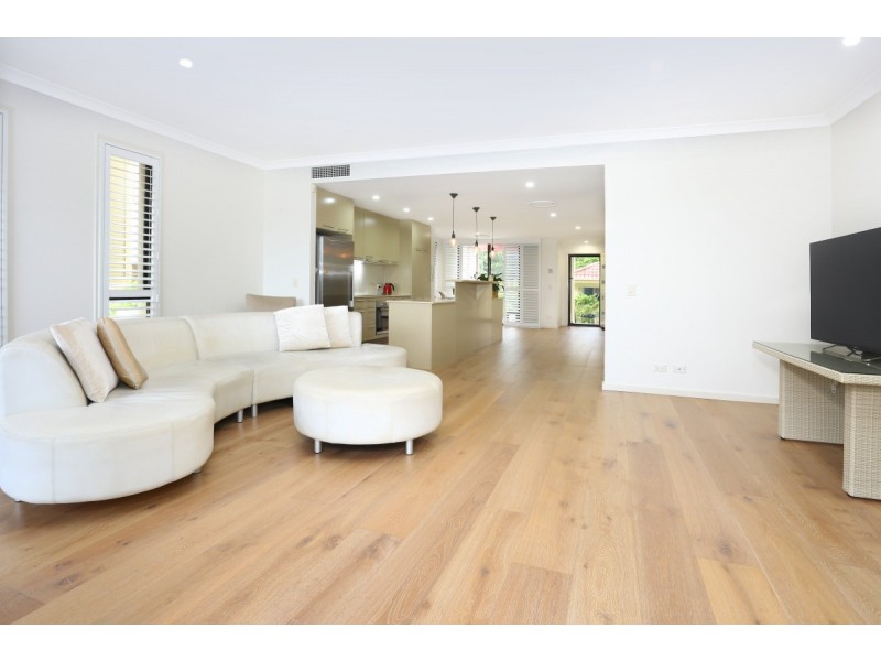 1/5 Miami Key, Broadbeach Waters QLD 4218