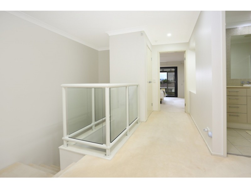 1/5 Miami Key, Broadbeach Waters QLD 4218