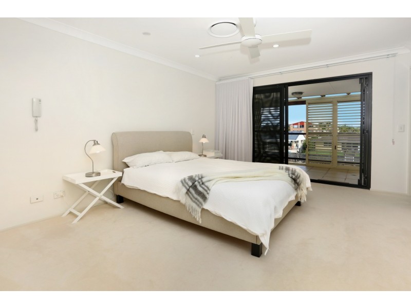 1/5 Miami Key, Broadbeach Waters QLD 4218