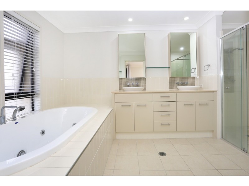 1/5 Miami Key, Broadbeach Waters QLD 4218