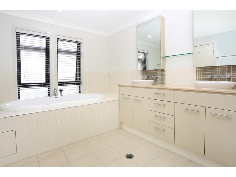 1/5 Miami Key, Broadbeach Waters QLD 4218