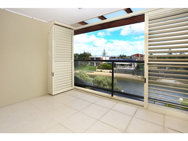 1/5 Miami Key, Broadbeach Waters QLD 4218