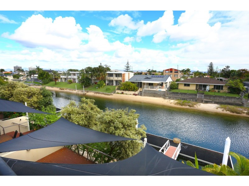 1/5 Miami Key, Broadbeach Waters QLD 4218