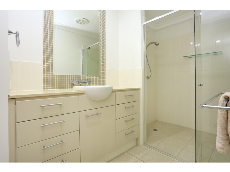1/5 Miami Key, Broadbeach Waters QLD 4218