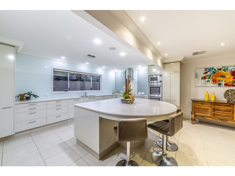 61 Hillview Parade, Ashmore QLD 4214