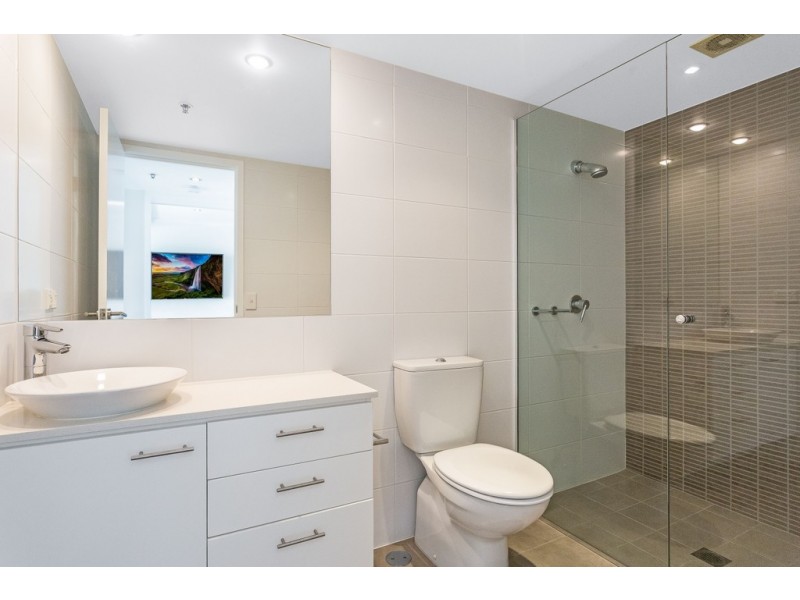 1308/33 T E Peters Drive ‘Freshwater Point’, Broadbeach Waters QLD 4218