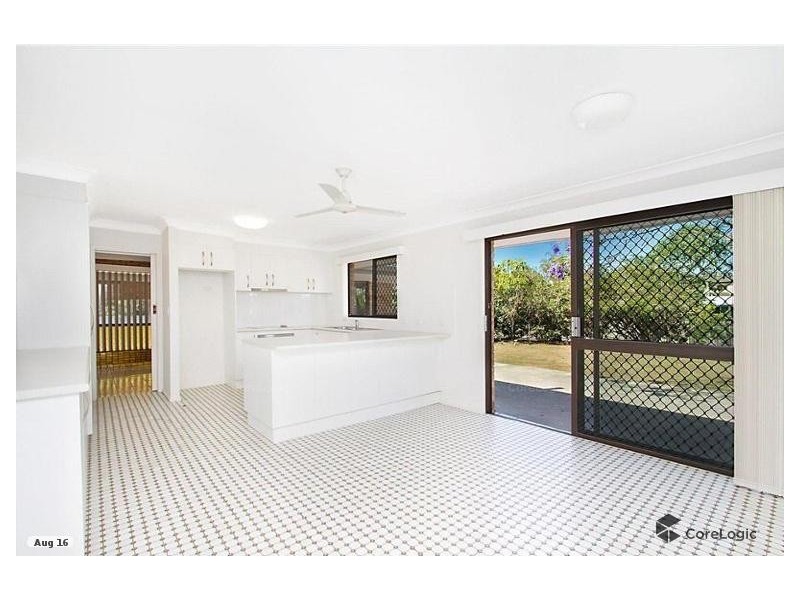 2 Constance Avenue, Mermaid Waters QLD 4218