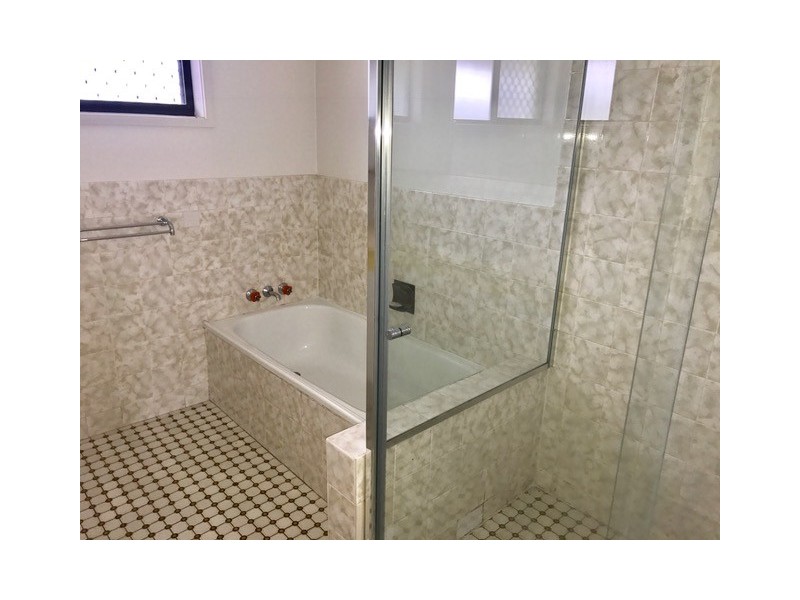 2 Constance Avenue, Mermaid Waters QLD 4218
