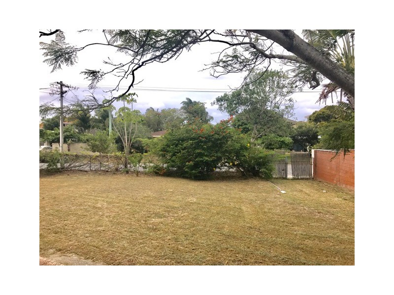 2 Constance Avenue, Mermaid Waters QLD 4218
