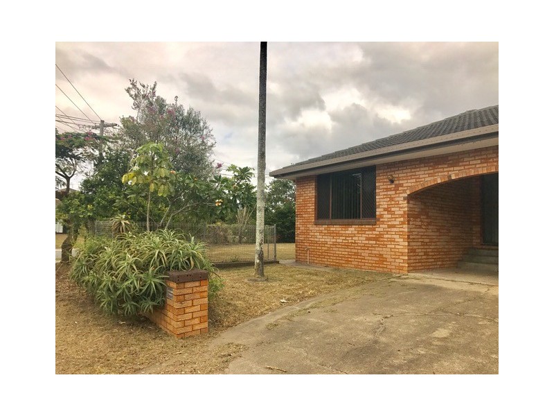 2 Constance Avenue, Mermaid Waters QLD 4218