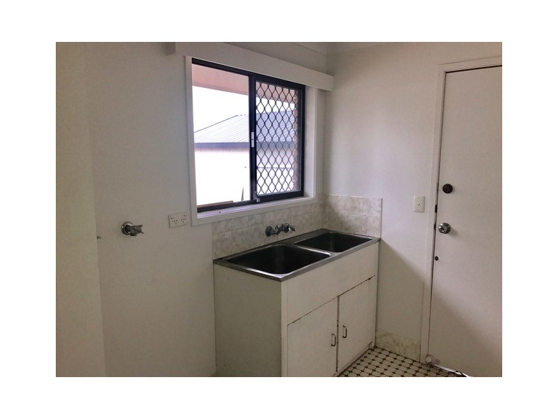 2 Constance Avenue, Mermaid Waters QLD 4218