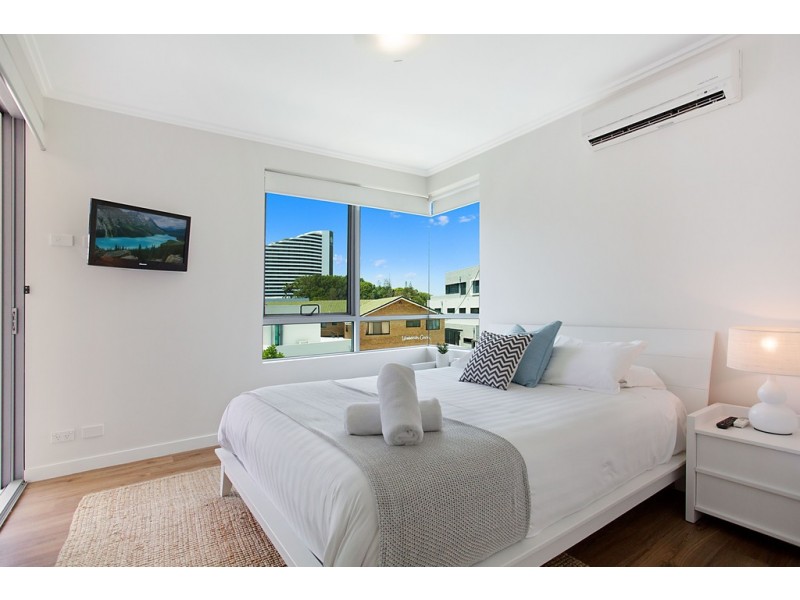 10/6 Miami Key, Broadbeach Waters QLD 4218