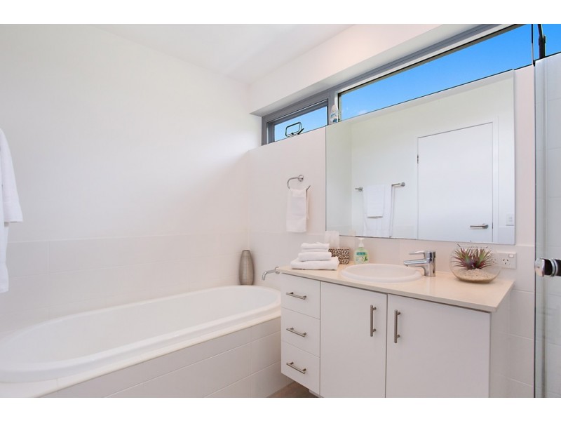 10/6 Miami Key, Broadbeach Waters QLD 4218