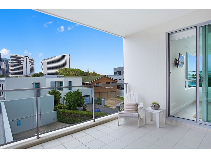 10/6 Miami Key, Broadbeach Waters QLD 4218