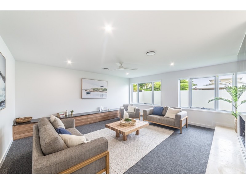 17 Seafarer Court, Paradise Waters QLD 4217
