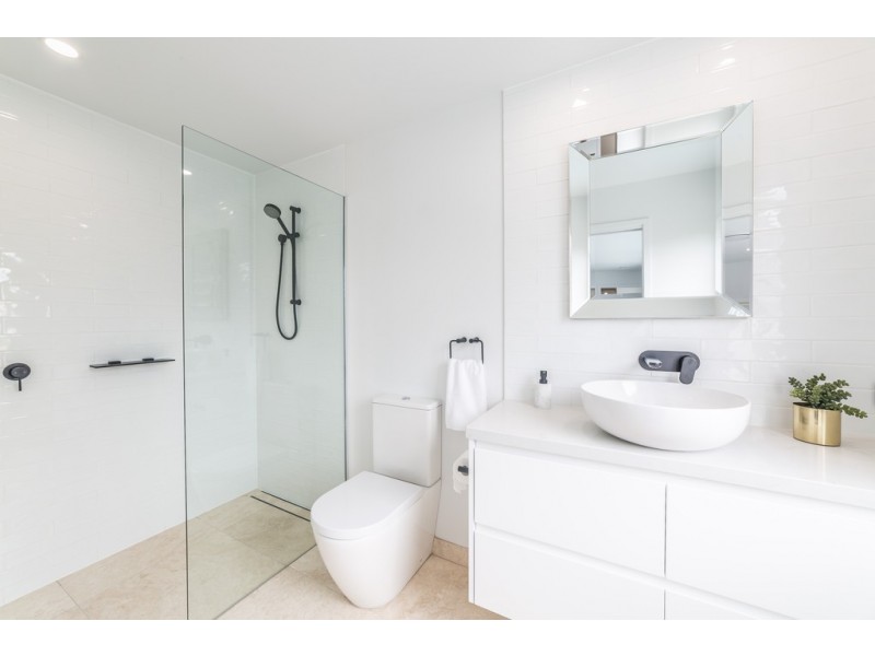 17 Seafarer Court, Paradise Waters QLD 4217
