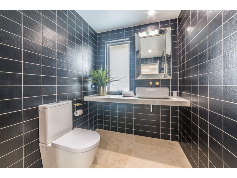 17 Seafarer Court, Paradise Waters QLD 4217