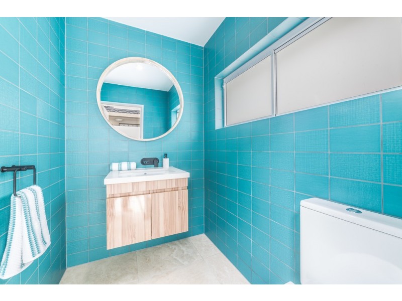17 Seafarer Court, Paradise Waters QLD 4217
