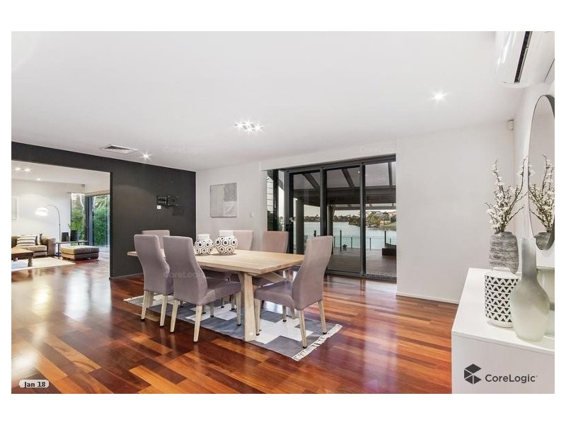 28 Bollard Circuit, Clear Island Waters QLD 4226