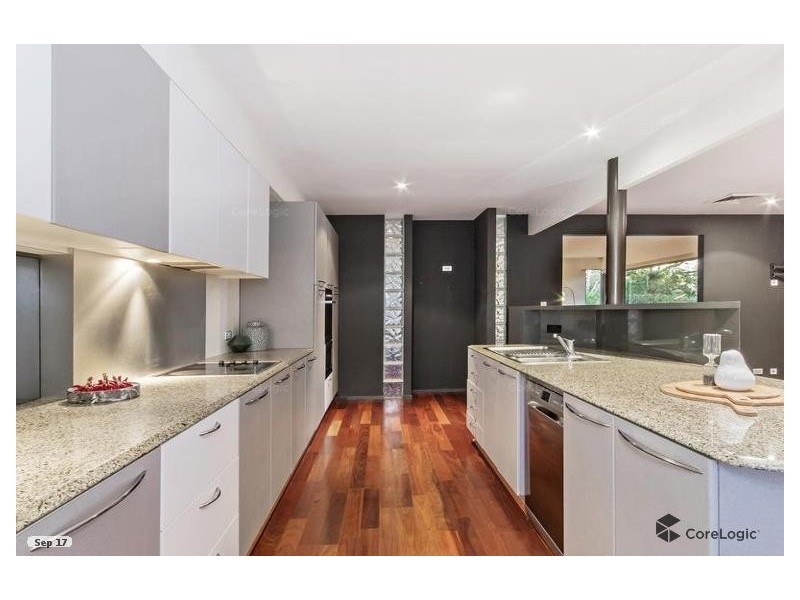 28 Bollard Circuit, Clear Island Waters QLD 4226