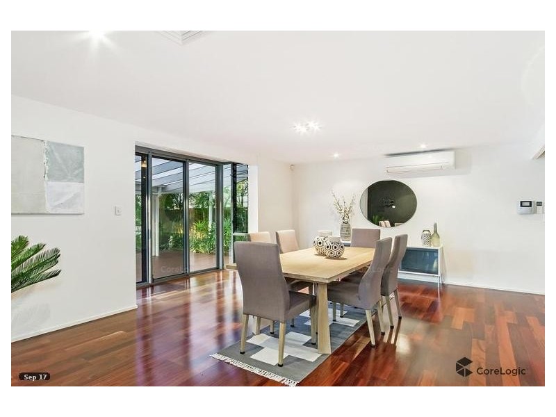 28 Bollard Circuit, Clear Island Waters QLD 4226