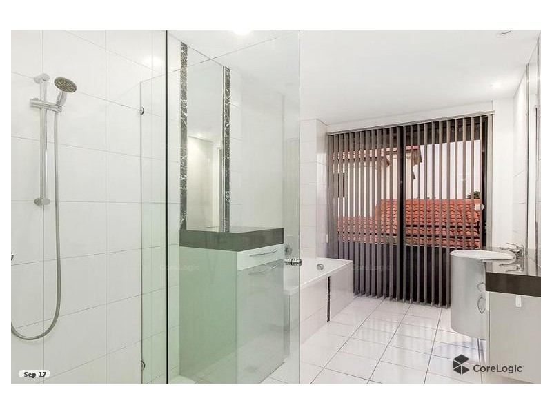 28 Bollard Circuit, Clear Island Waters QLD 4226