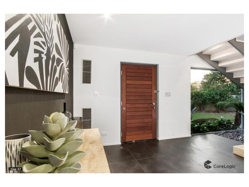 28 Bollard Circuit, Clear Island Waters QLD 4226