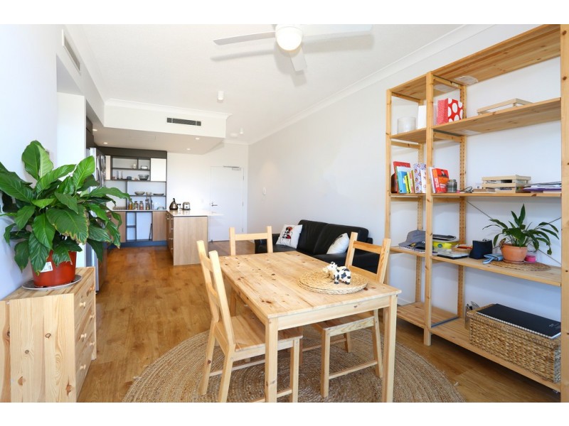 10608/112 Palm Meadows Drive, Carrara QLD 4211