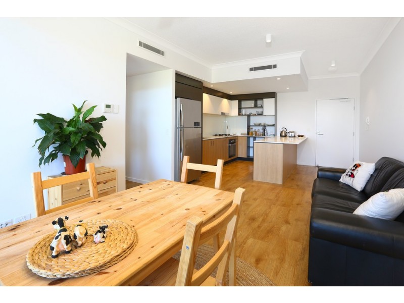 10608/112 Palm Meadows Drive, Carrara QLD 4211