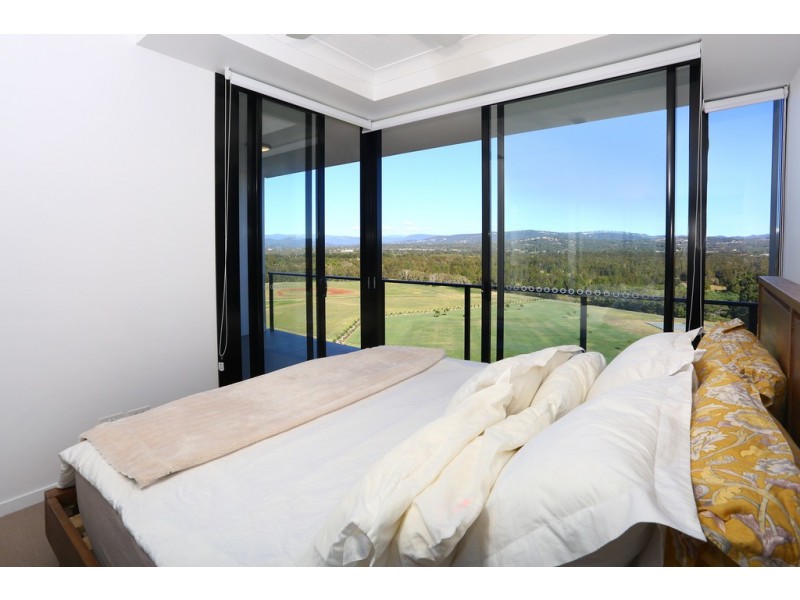 10608/112 Palm Meadows Drive, Carrara QLD 4211