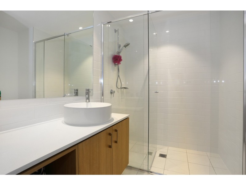 10608/112 Palm Meadows Drive, Carrara QLD 4211