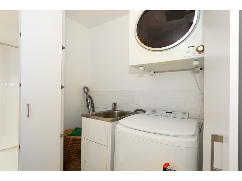 10608/112 Palm Meadows Drive, Carrara QLD 4211