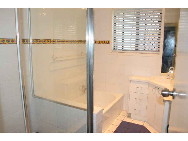 4 Southerly Street, Mermaid Waters QLD 4218