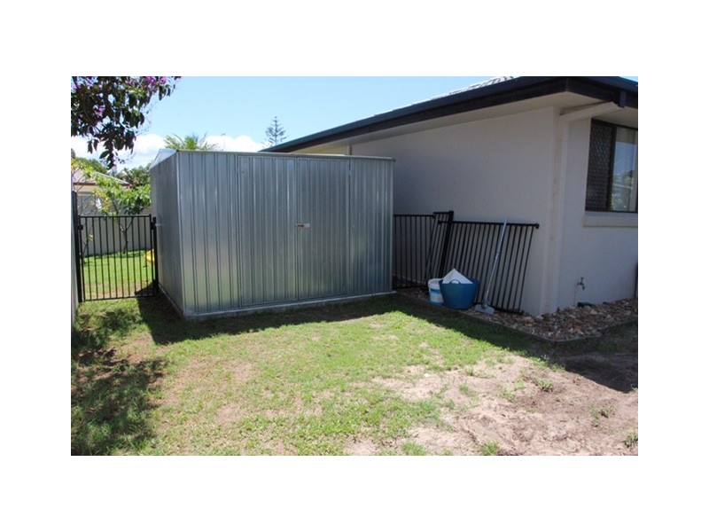 4 Southerly Street, Mermaid Waters QLD 4218