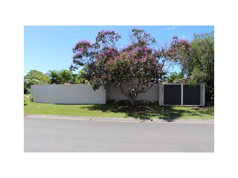 4 Southerly Street, Mermaid Waters QLD 4218