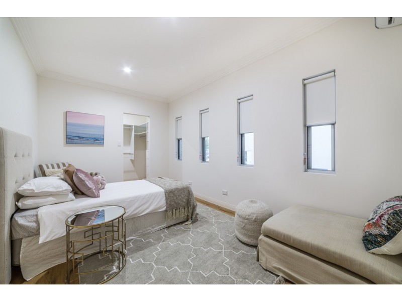 15 Durham Street, Southport QLD 4215