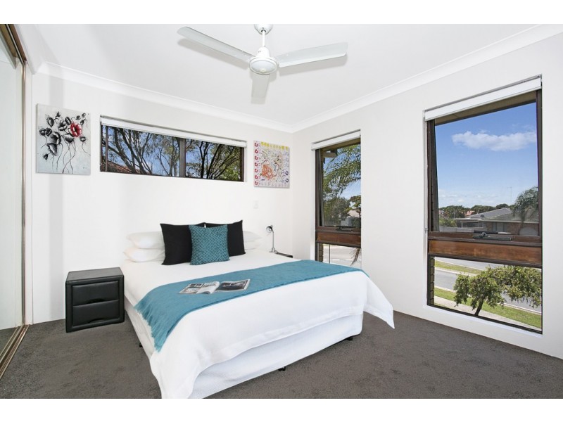 5/54 Oceanic Drive, Mermaid Waters QLD 4218