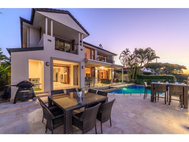 19 Naples Avenue, Isle Of Capri QLD 4217